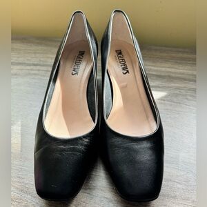 Ingledew’s Black Italian Leather Pumps (2”) w patent leather heel. Size EU 38.5